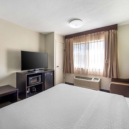 Sleep Inn & Suites Salina I-135 Экстерьер фото