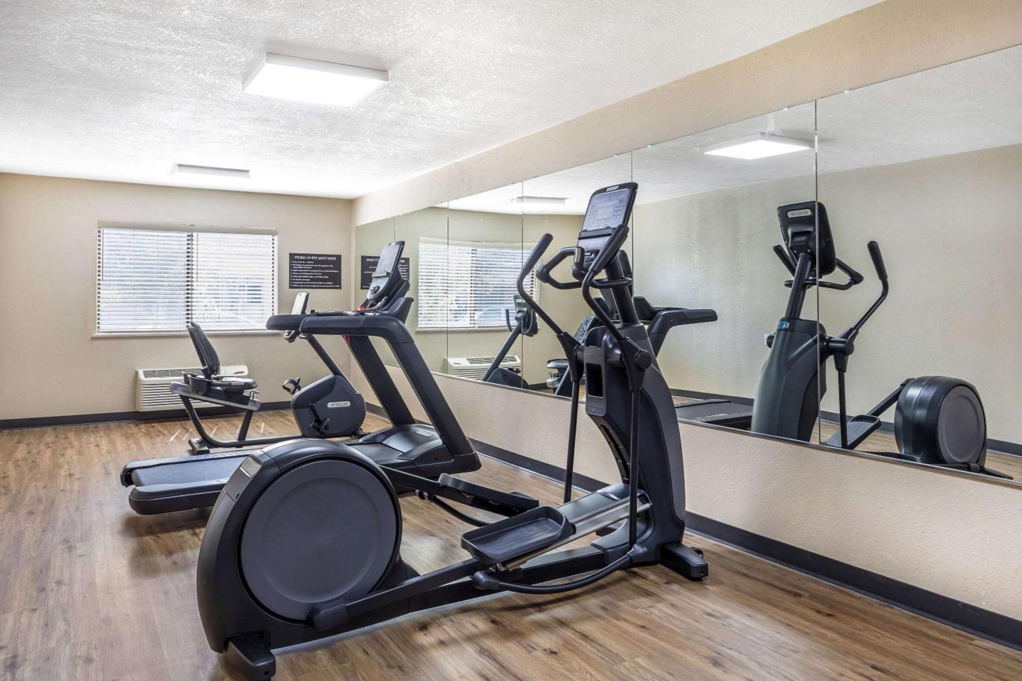 Sleep Inn & Suites Salina I-135 Экстерьер фото